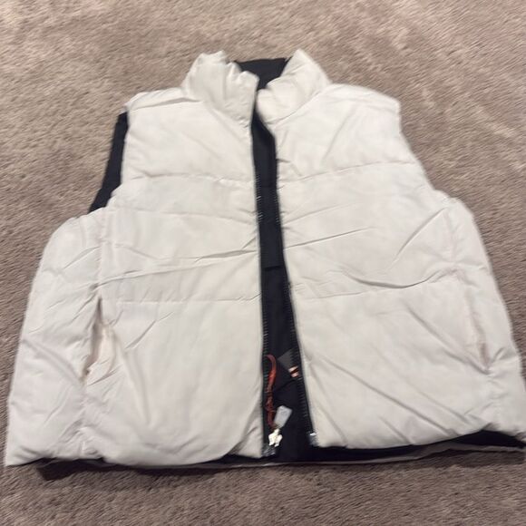 Black / white reversible vest! So soft! NWT - Picture 6 of 6